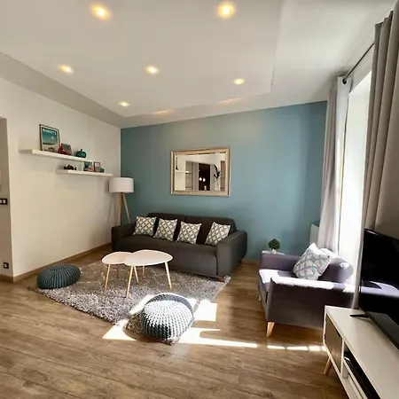 Newly Renovated Spacious In Montorgeuil Area